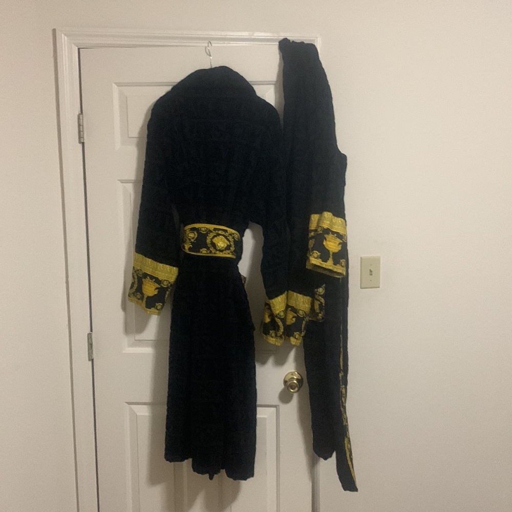 I ♡ BAROQUE BATHROBE LIKE NEW 1 AVAILABLE MEDIUM UNISEX - Picture 6 of 11